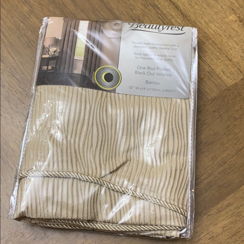 🟦NWT Beautyrest Barrou Blackout Valence🟦